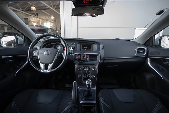 Volvo V40 14 of 30