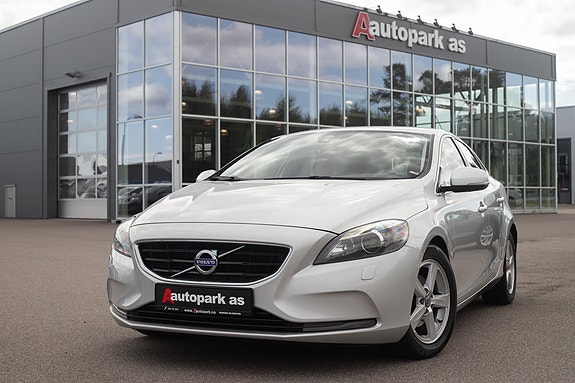 Volvo V40 2 of 30