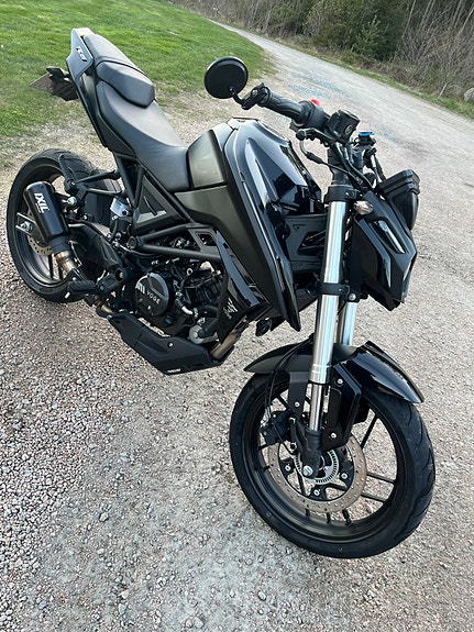 VOGE 125 R 4 of 8