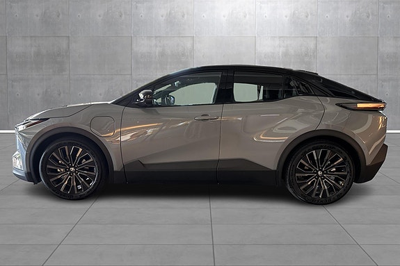 Toyota C-HR+ 2 of 19