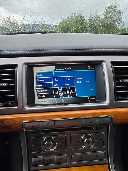 Jaguar XF 10 of 15