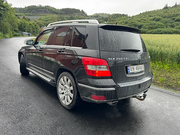 Mercedes-Benz GLK250 4 of 12