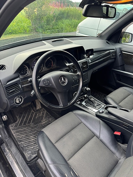 Mercedes-Benz GLK250 10 of 12