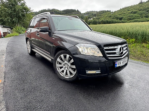 Mercedes-Benz GLK250 2 of 12