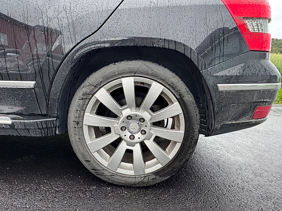 Mercedes-Benz GLK250 5 of 12