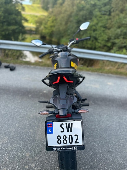 VOGE 125 R 4 of 5