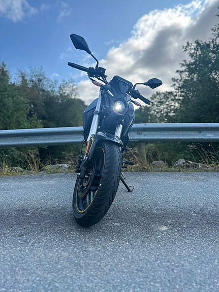 VOGE 125 R 2 of 5