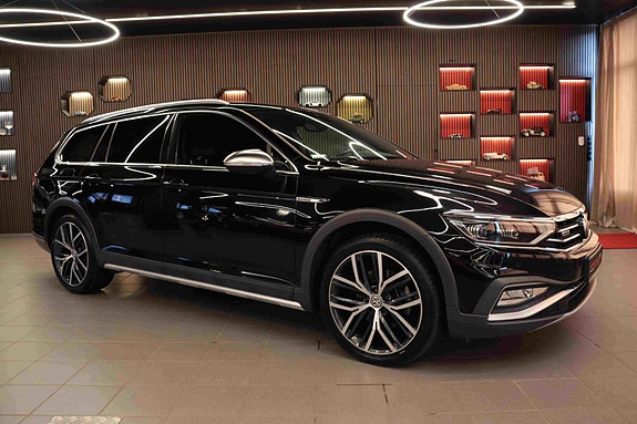 Volkswagen Passat Alltrack 2 of 30