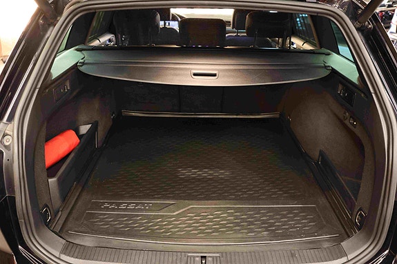 Volkswagen Passat Alltrack 17 of 30