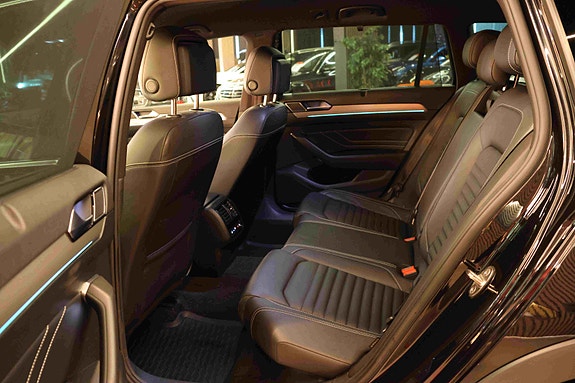 Volkswagen Passat Alltrack 21 of 30