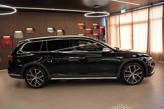 Volkswagen Passat Alltrack 8 of 30