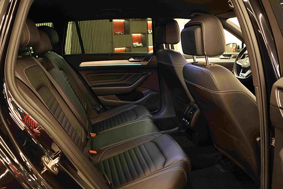 Volkswagen Passat Alltrack 12 of 30