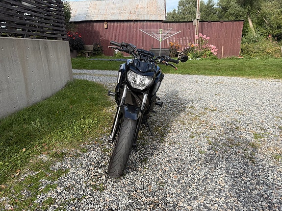 Yamaha MT-07 10 of 15