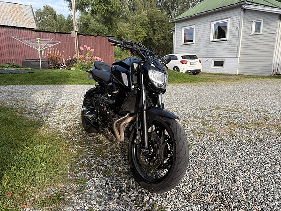 Yamaha MT-07 3 of 15