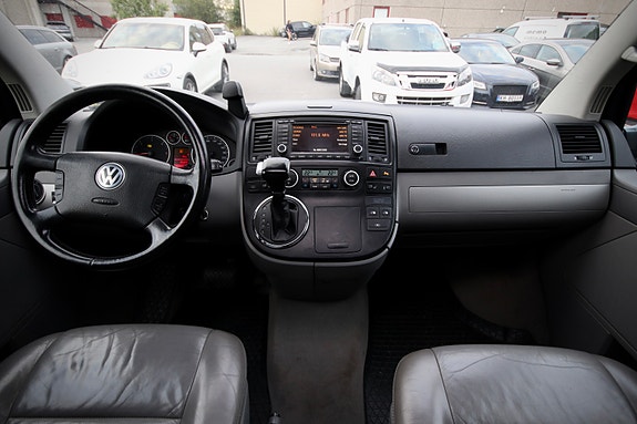 Volkswagen Multivan 14 of 30