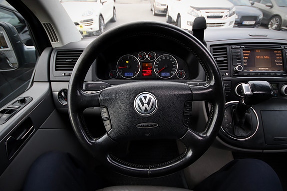 Volkswagen Multivan 17 of 30