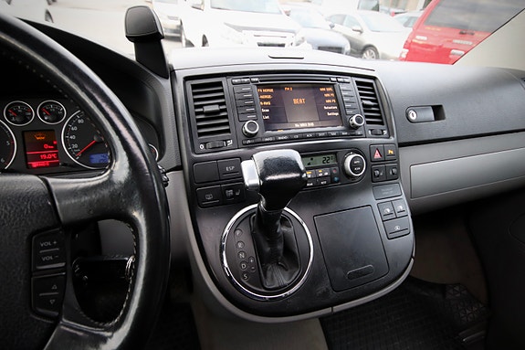 Volkswagen Multivan 27 of 30