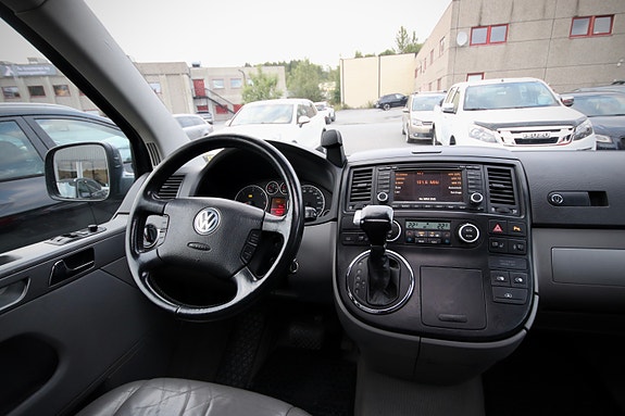Volkswagen Multivan 15 of 30