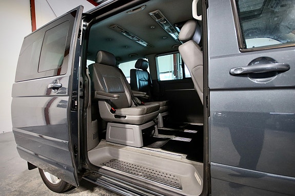 Volkswagen Multivan 13 of 30