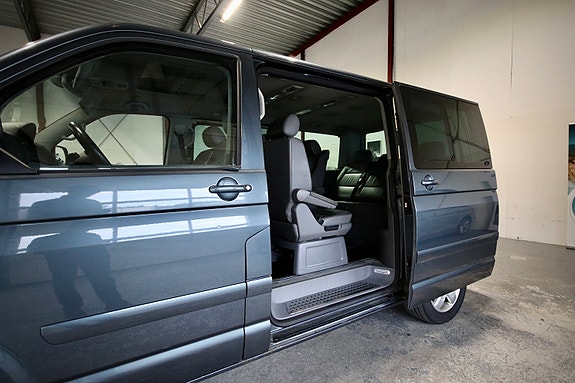 Volkswagen Multivan 11 of 30