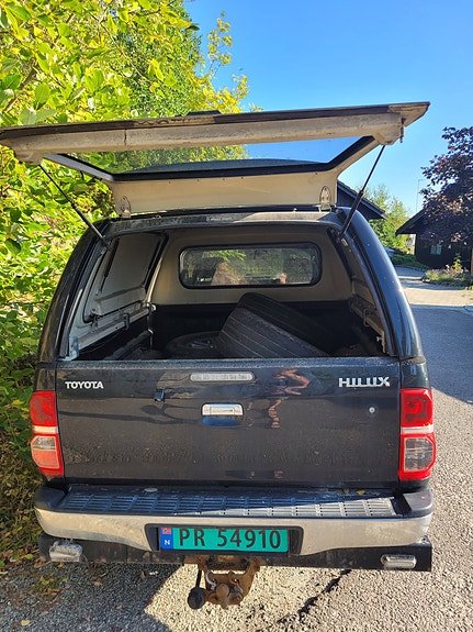 Toyota HiLux 4 of 10