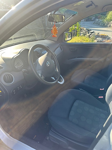 Hyundai i10 8 of 10