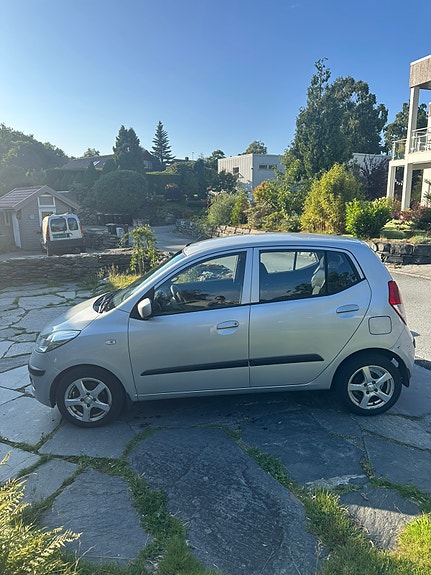 Hyundai i10 2 of 10