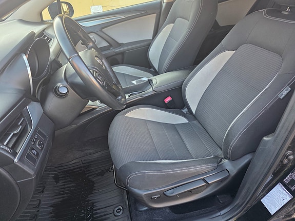 Toyota Avensis 12 of 30