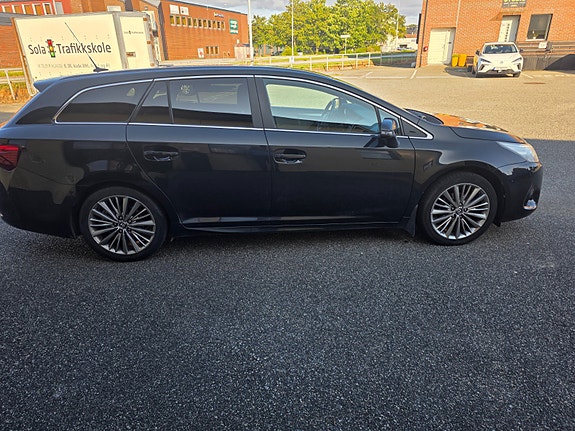 Toyota Avensis 8 of 30