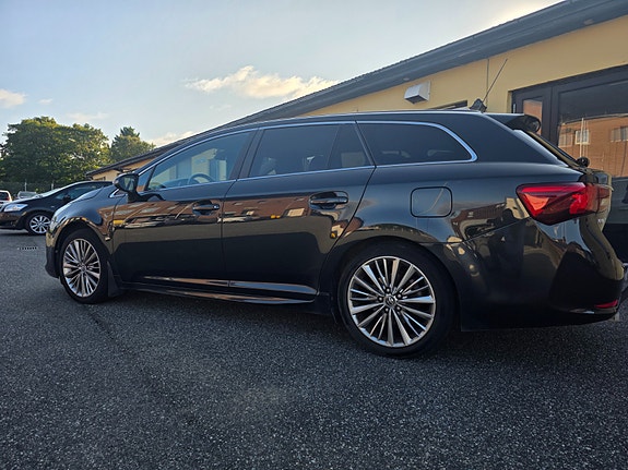 Toyota Avensis 3 of 30