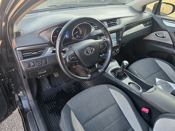 Toyota Avensis 13 of 30