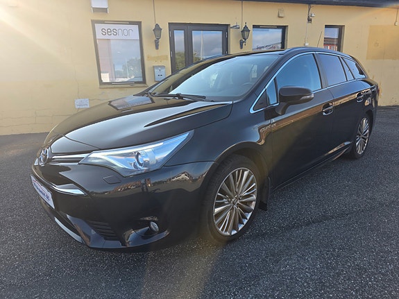 Toyota Avensis 2 of 30