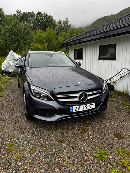 Mercedes-Benz C180 2 of 10
