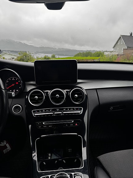 Mercedes-Benz C180 7 of 10