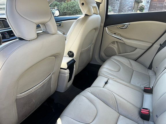 Volvo V40 Cross Country 15 of 16