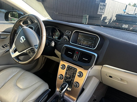 Volvo V40 Cross Country 12 of 16