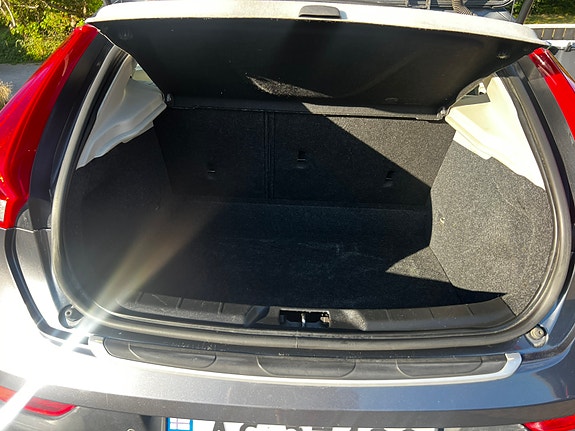 Volvo V40 Cross Country 7 of 16