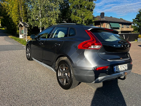 Volvo V40 Cross Country 5 of 16