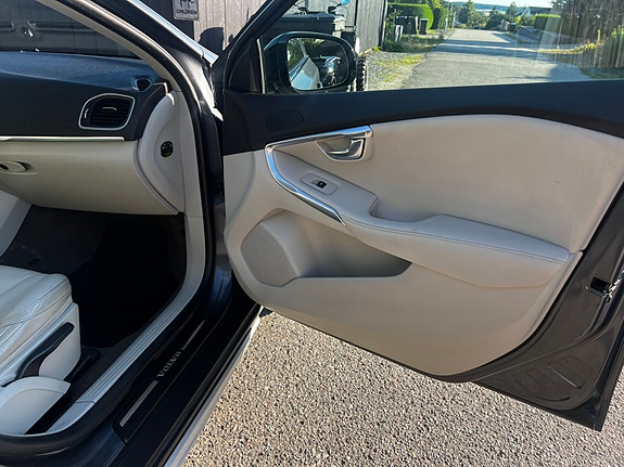 Volvo V40 Cross Country 16 of 16