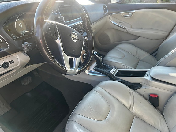 Volvo V40 Cross Country 14 of 16