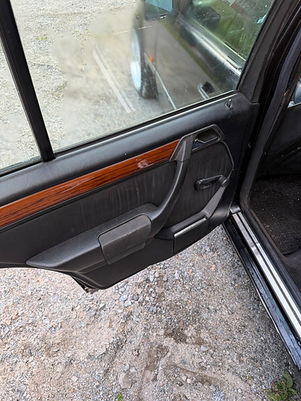 Mercedes-Benz E300 13 of 19