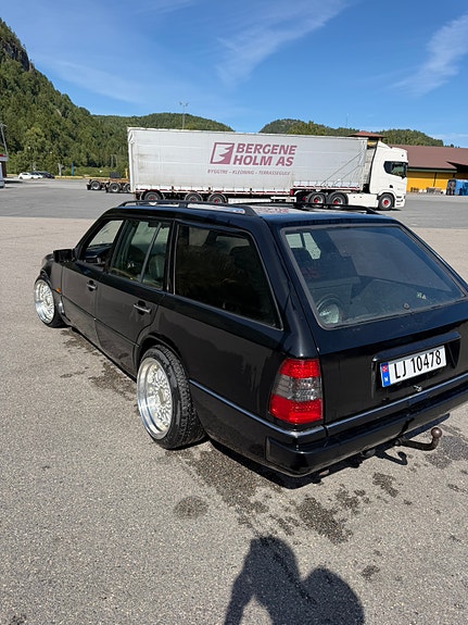 Mercedes-Benz E300 7 of 19