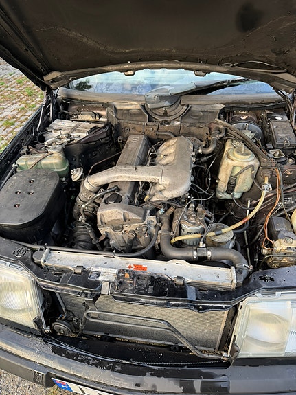 Mercedes-Benz E300 17 of 19