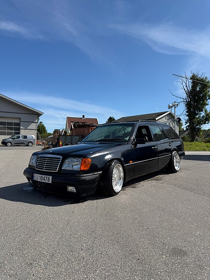 Mercedes-Benz E300 2 of 19