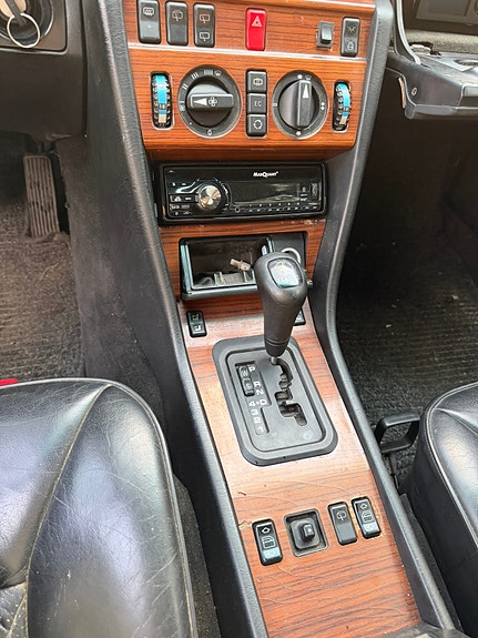 Mercedes-Benz E300 16 of 19
