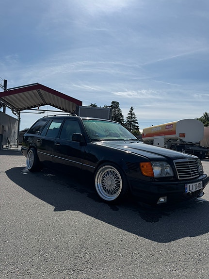 Mercedes-Benz E300 4 of 19