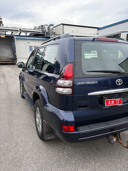 Toyota Land Cruiser 2 of 28