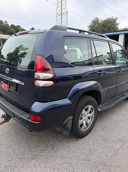 Toyota Land Cruiser 4 of 28
