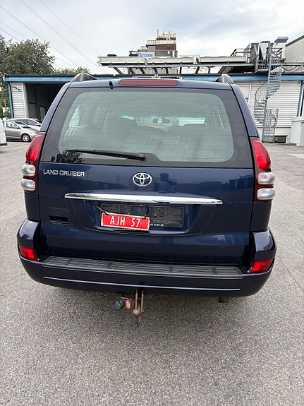 Toyota Land Cruiser 3 of 28