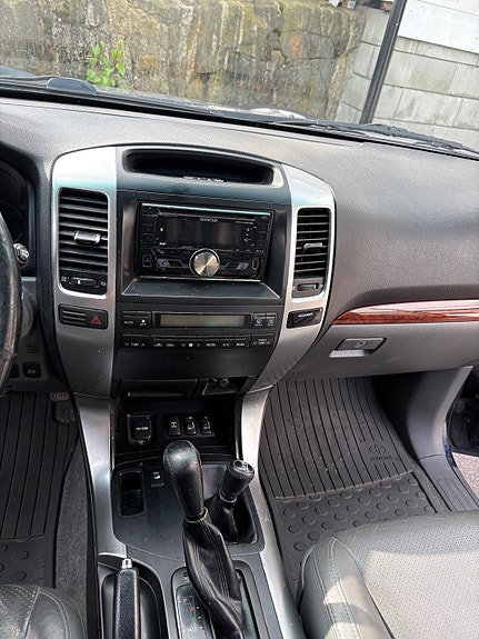 Toyota Land Cruiser 15 of 28